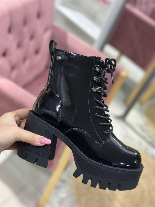 Botin charol 2472