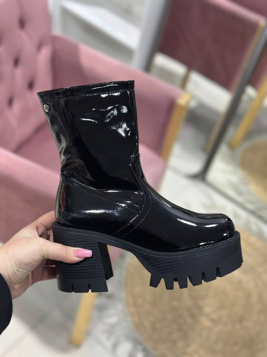 Botin charol 2475